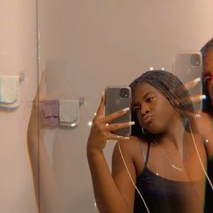 Meet your Posher, Amari